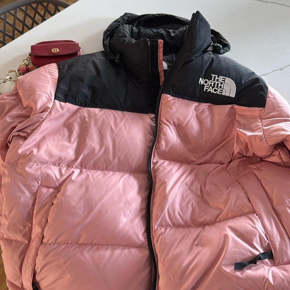 NWOT The North Face Women’s 1996 Retro Nuptse Jacket - Picture 2 of 2